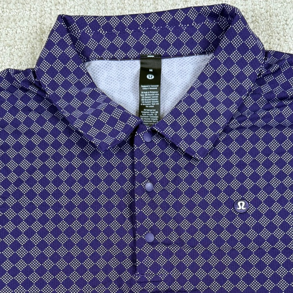 NEW Lululemon Mens Medium Purple Geometric Logo Sport Polo Short Sleeve Shirt